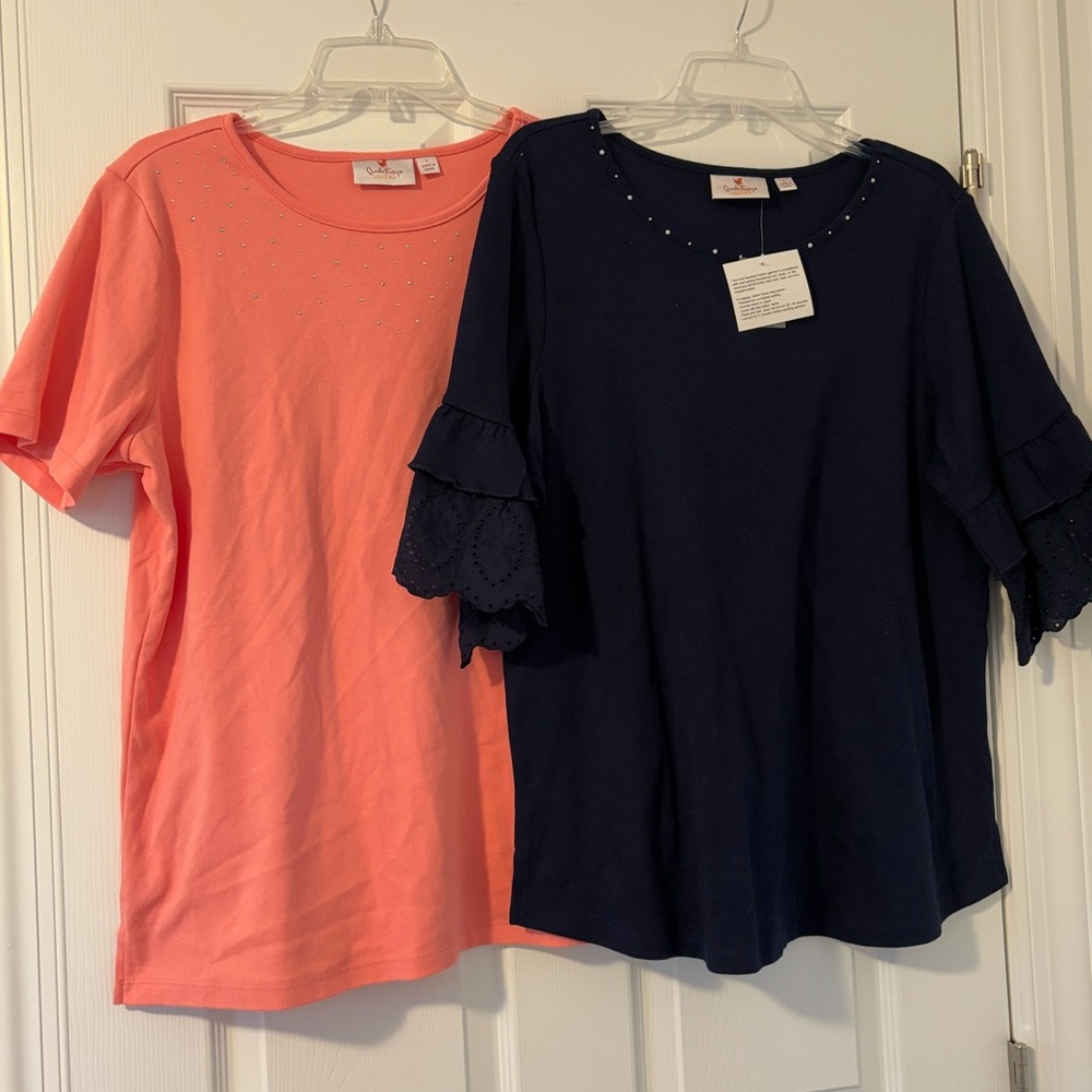 Quacker factory set of 2 tops. Large